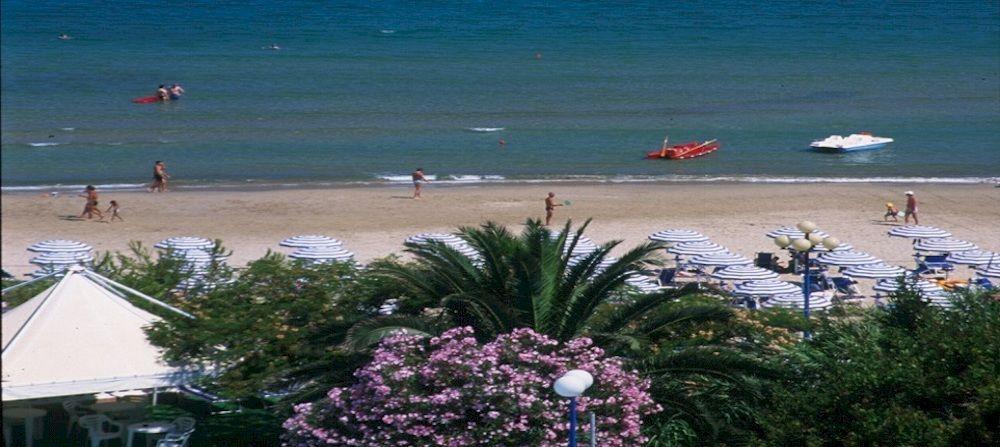 Hotel Baia Santa Barbara Rodi Garganico Eksteriør billede