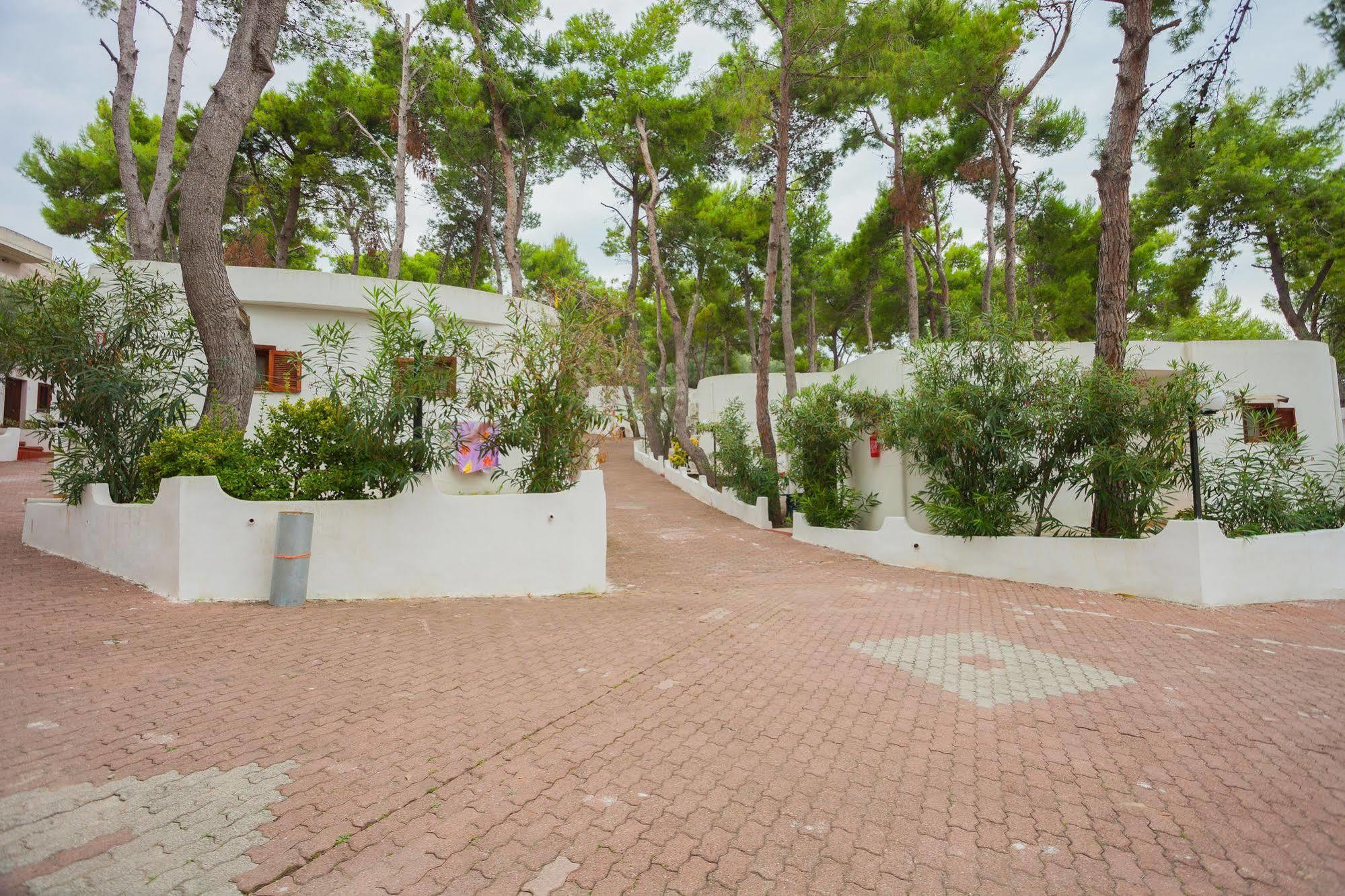 Hotel Baia Santa Barbara Rodi Garganico Eksteriør billede